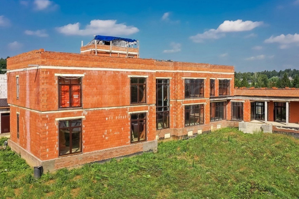 Стольное. Купить дом площадью 1388 м² на участке 34 соток в элитном коттеджном посёлке Стольное на Минском шоссе в 5 км от МКАД.
